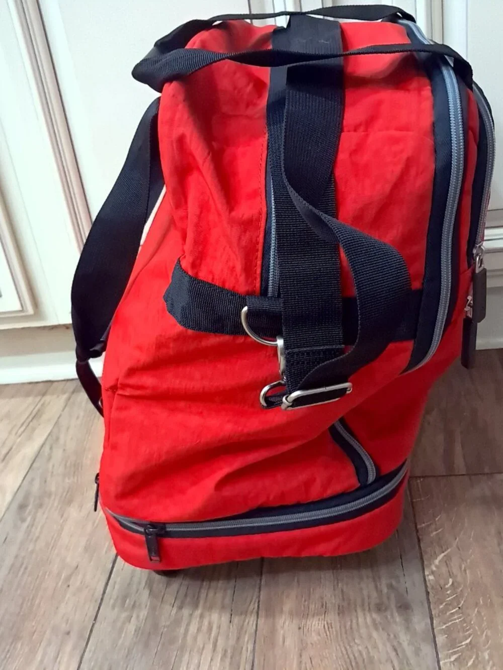 Biaggi Rolling Red Spinner Carry-On Duffle bag luggage foldable Microfold Zipsak